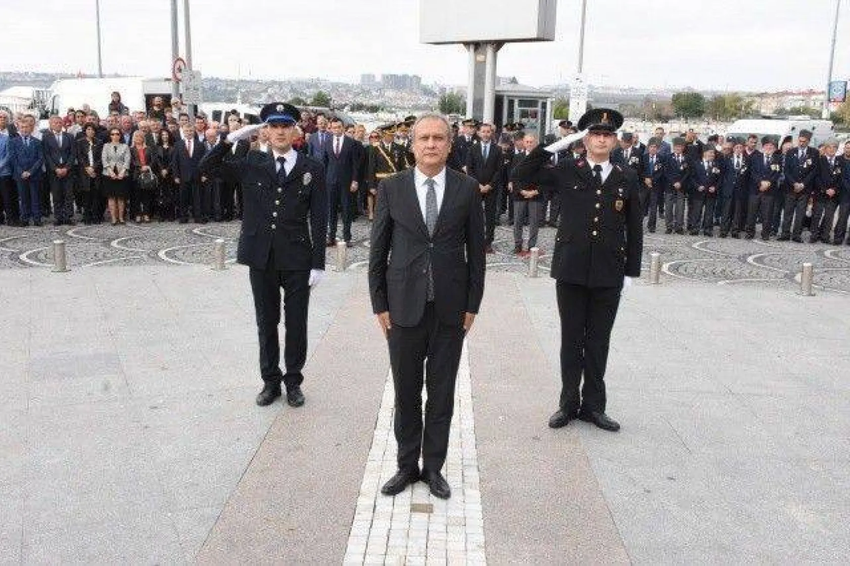 29 Ekim Coşkusu Çelenk Sunma Töreni ile Başladı