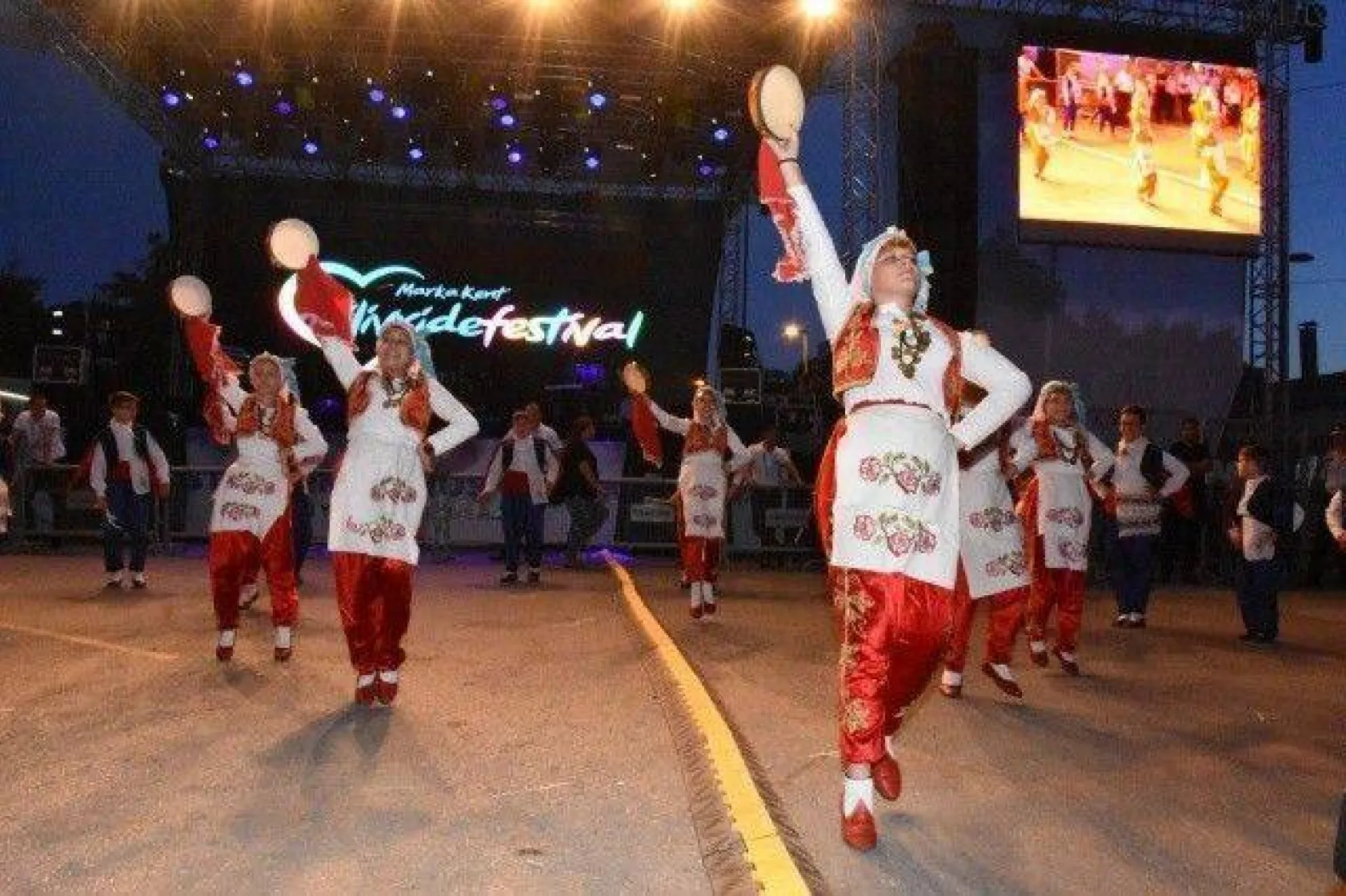 Ali Kınık ve Demet Akalın Coşturdu