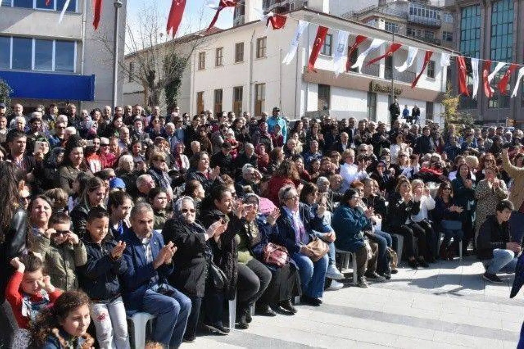 19 Mayıs Meydanı'na Coşkulu Açılış