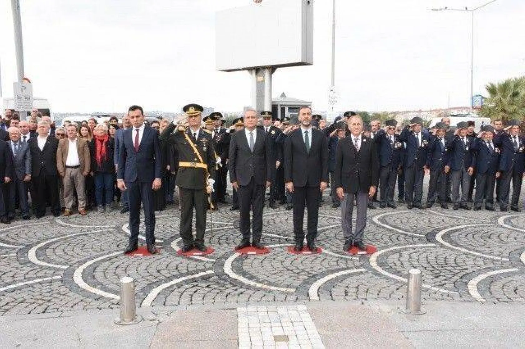 29 Ekim Coşkusu Çelenk Sunma Töreni ile Başladı