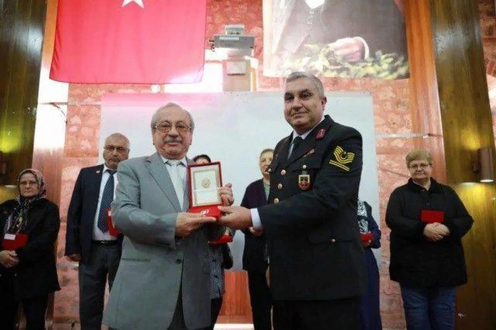 Silivri'de Kıbrıs Gazilerine Madalya Verildi