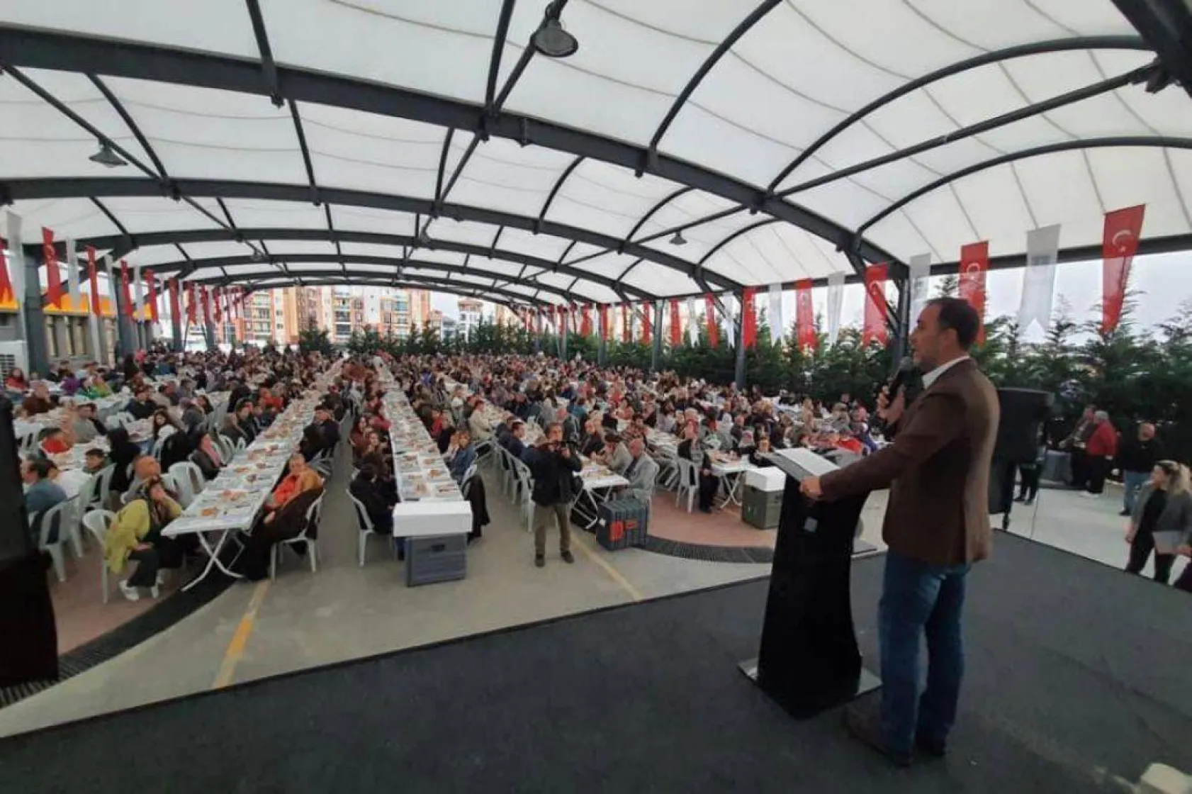 Başkan Yılmaz özel bireyler ve Sağlık çalışanları ile iftar yaptı