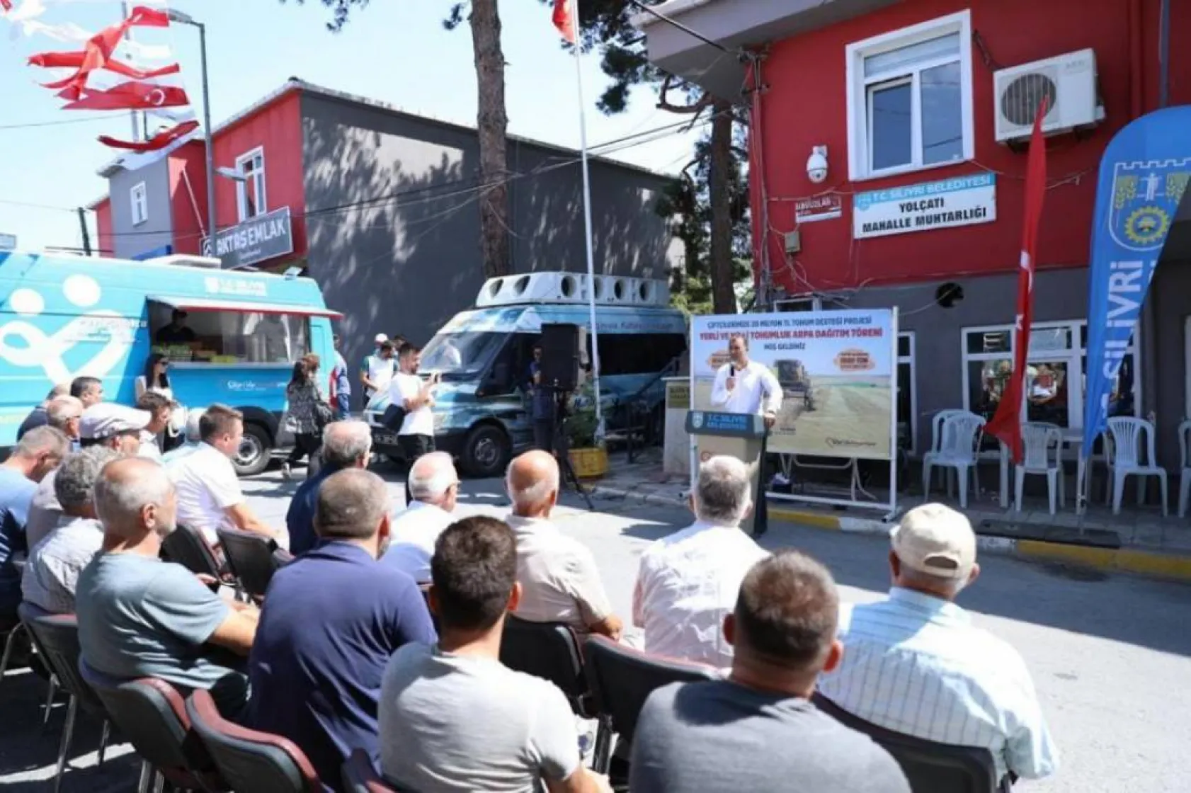 Silivrili çiftçilerin tohumluk arpa sevinci devam ediyor