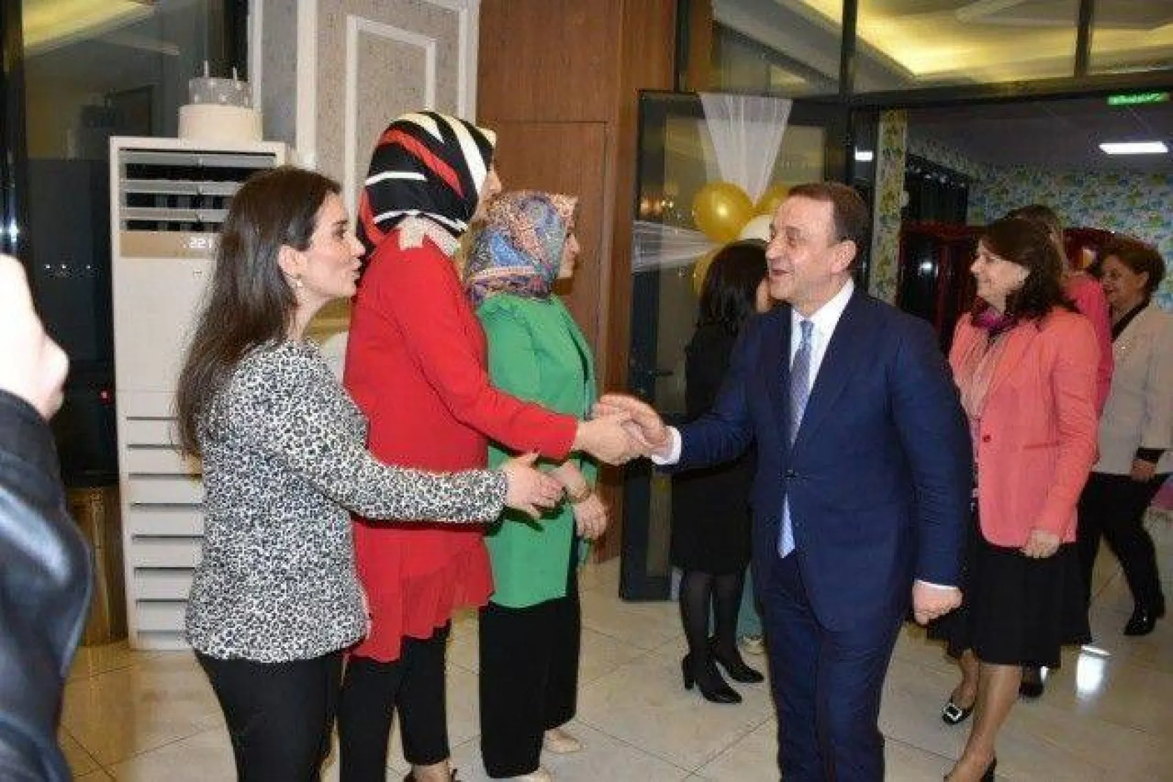 Kadınlardan Işıklar'a Sevgi Seli