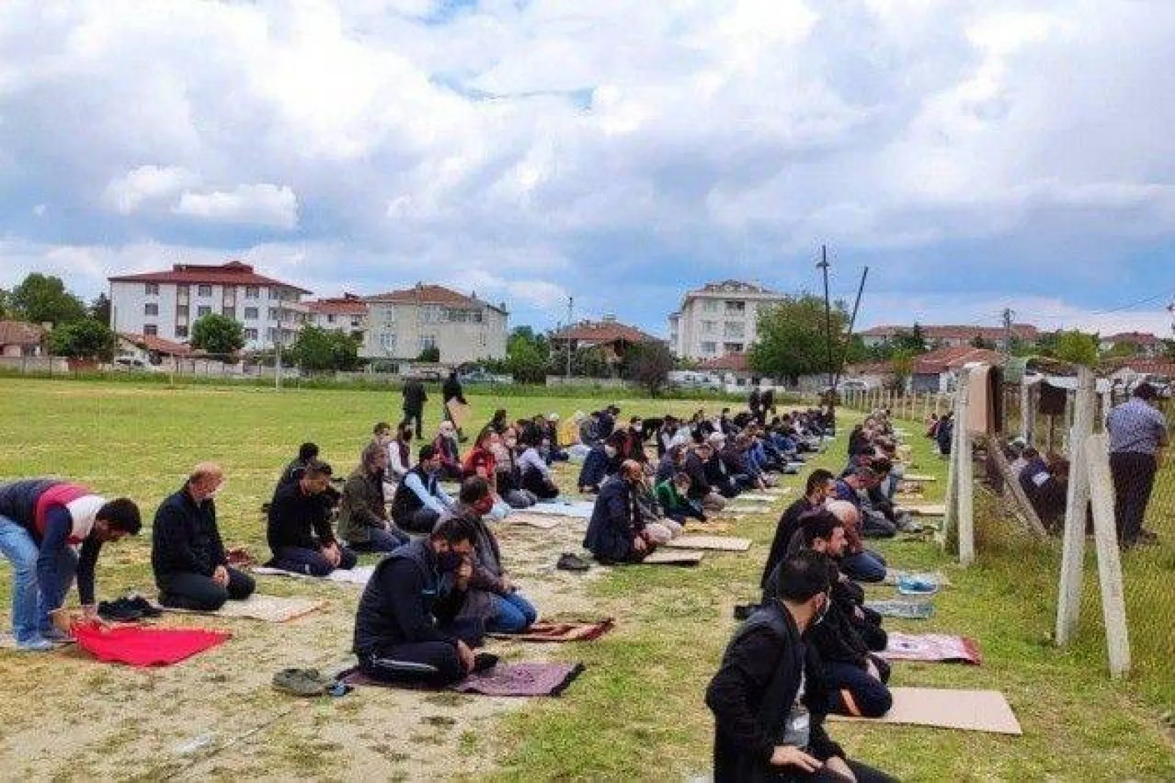 Camiler 74 gün sonra cemaatle buluştu!