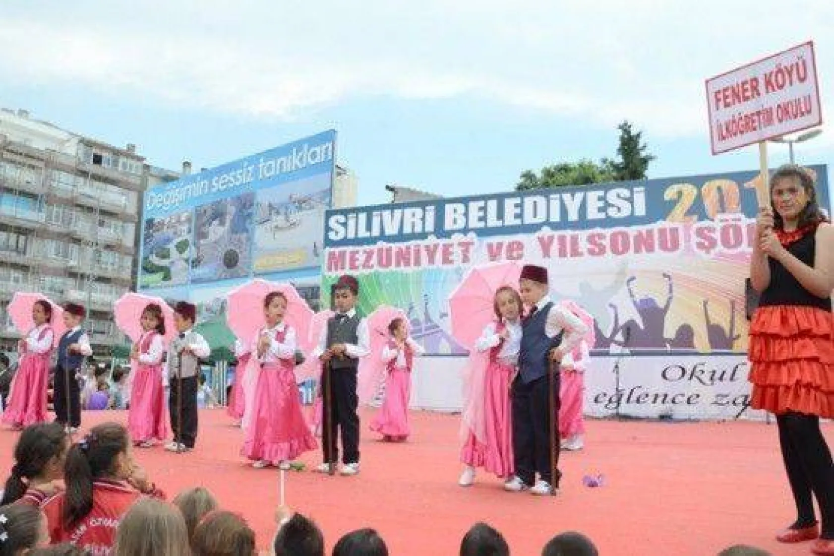 Mezuniyet coşkusu sürüyor