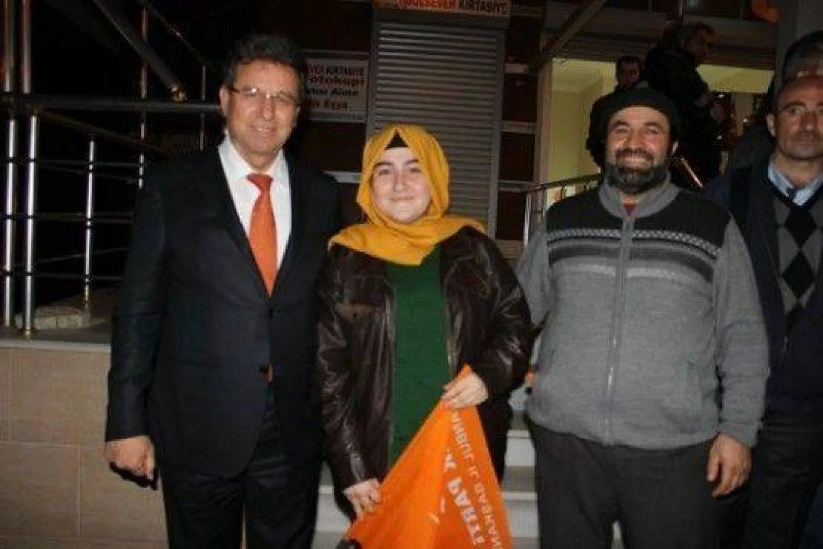 Çanta Evladını Bağrına Bastı