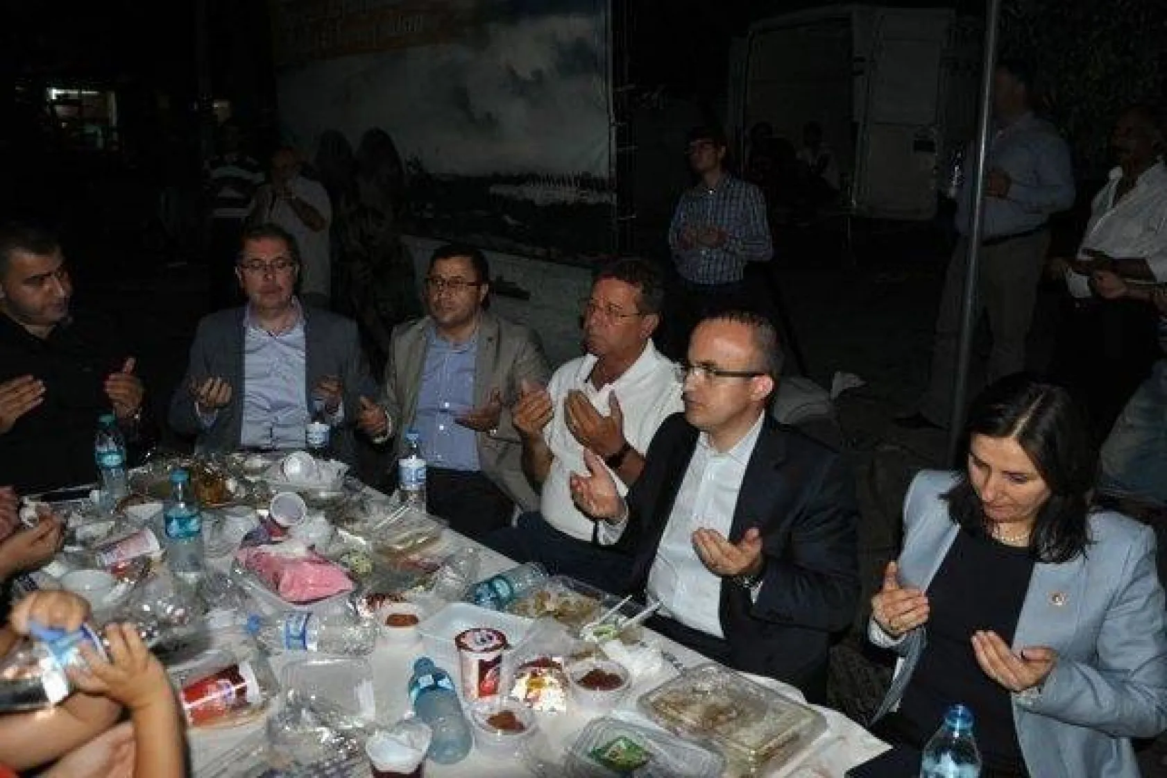 Vefa İftarına 2 Vekil 4 Bin Vatandaş Katıldı