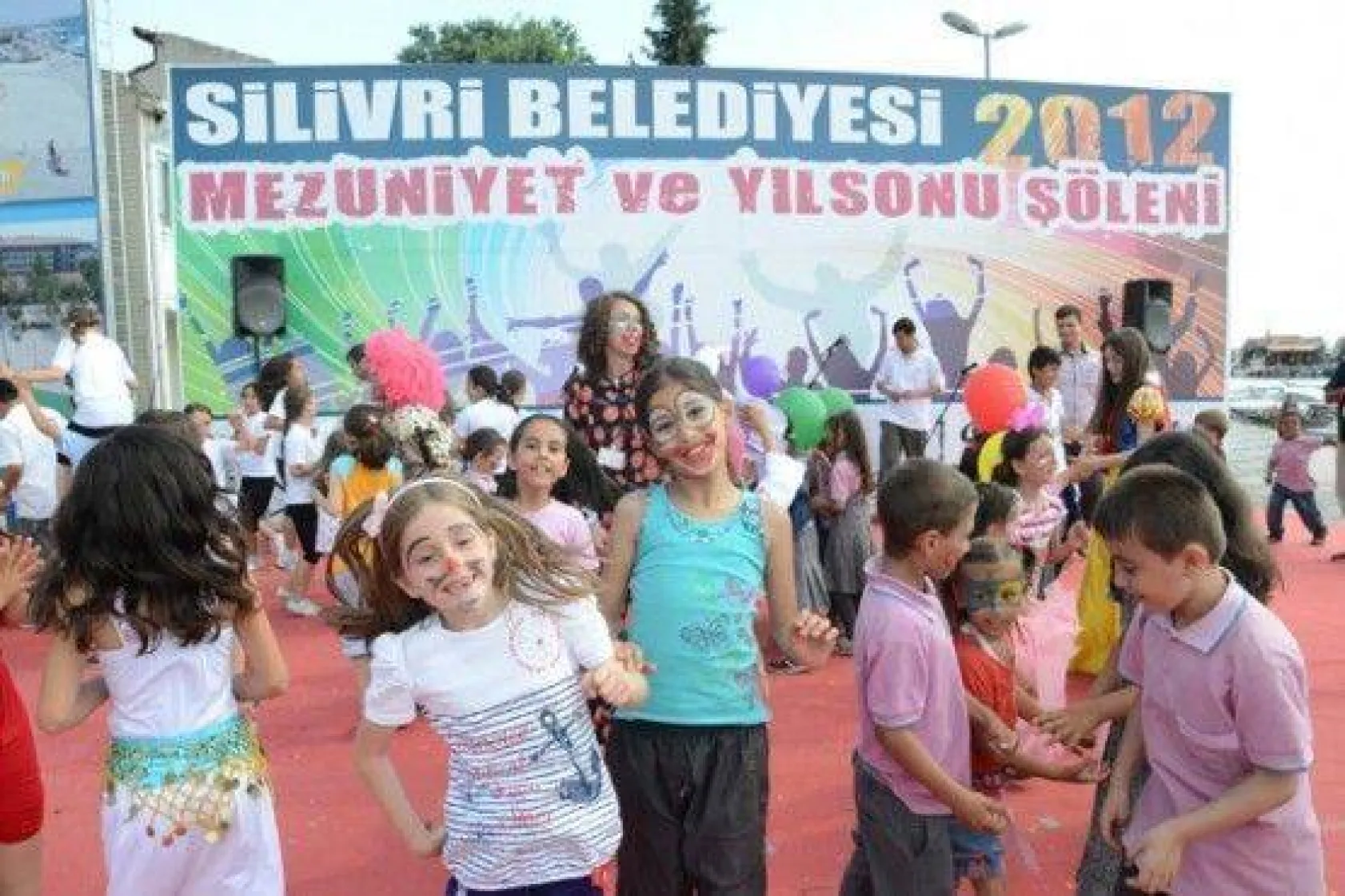 Mezuniyet coşkusu sürüyor