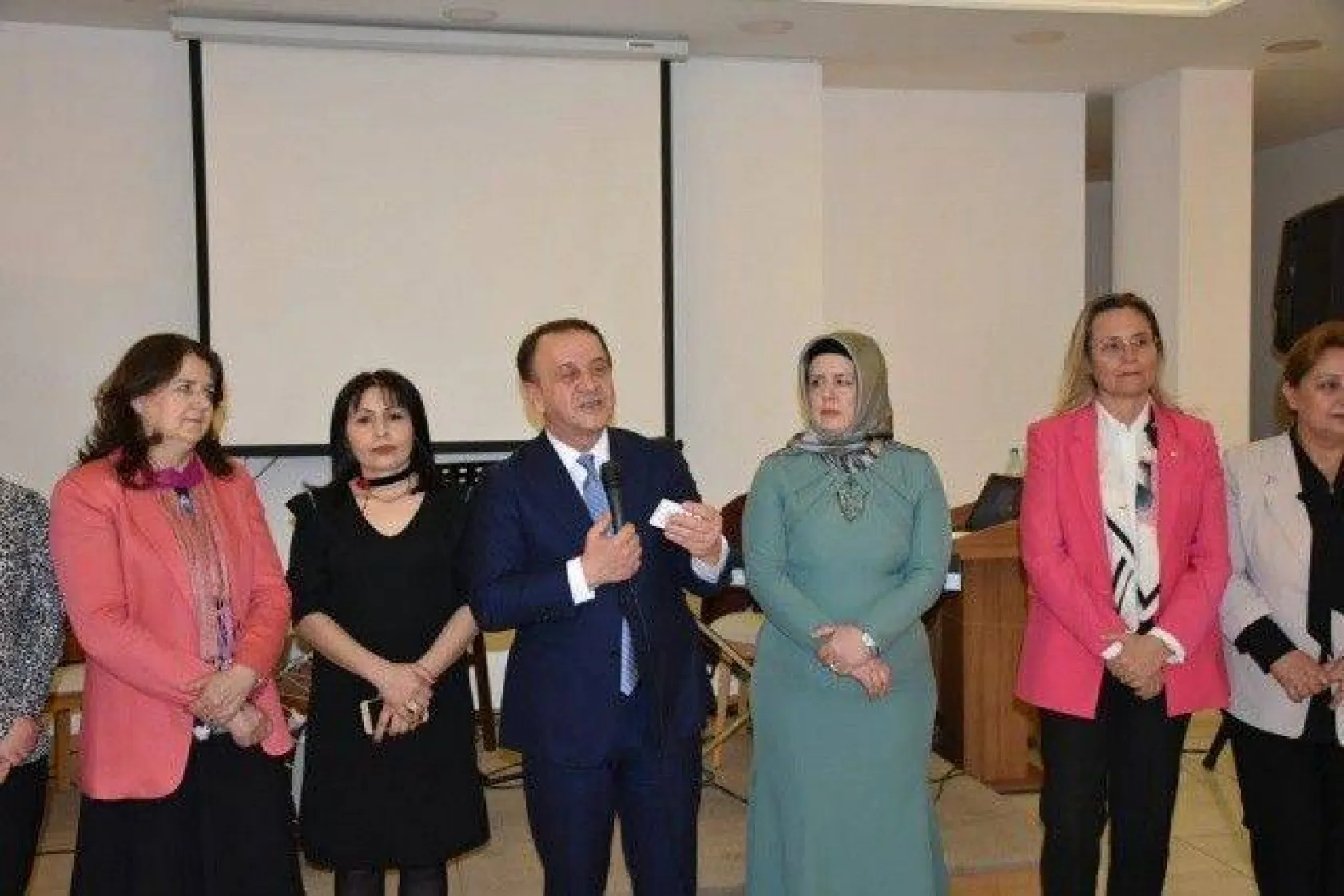 Kadınlardan Işıklar'a Sevgi Seli