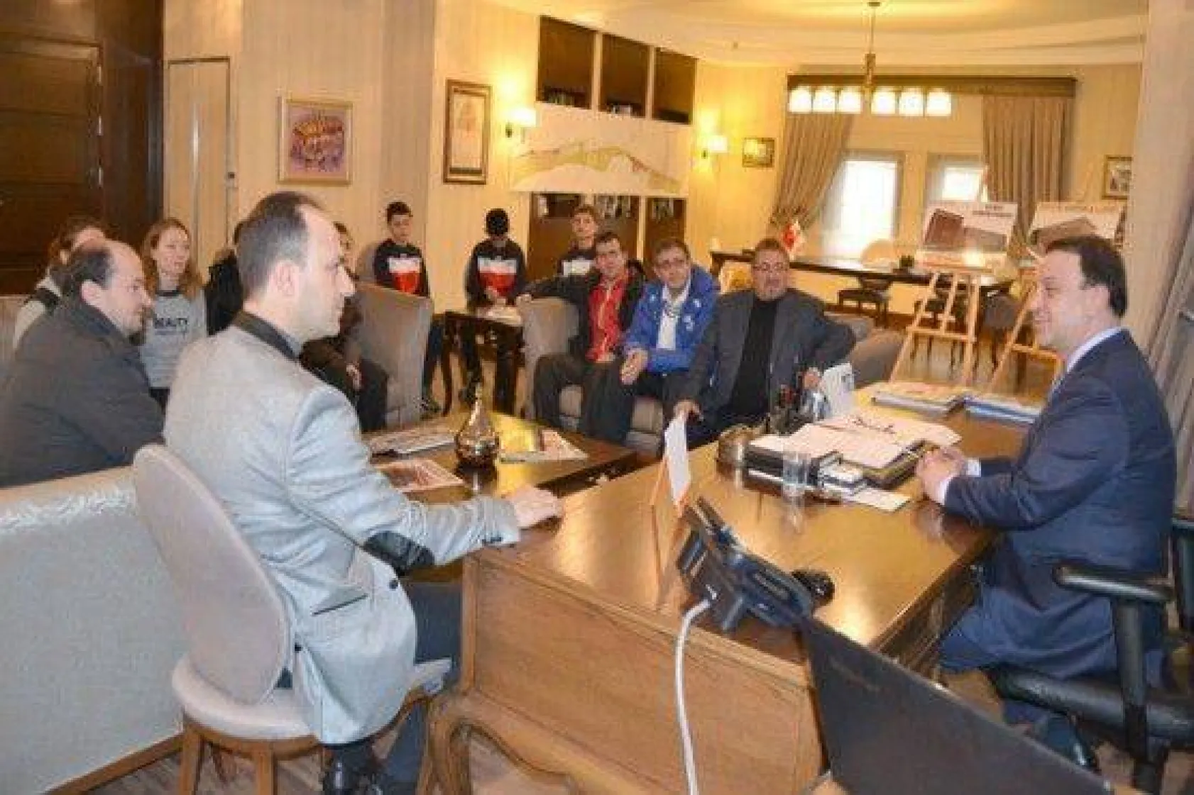 Voleybolculara Işıklar'dan Malzeme Desteği