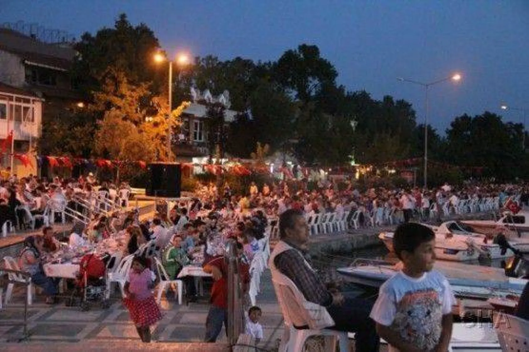 Silivri Sahilinde 12 Bin Kişi Birlikte İftar Açtı