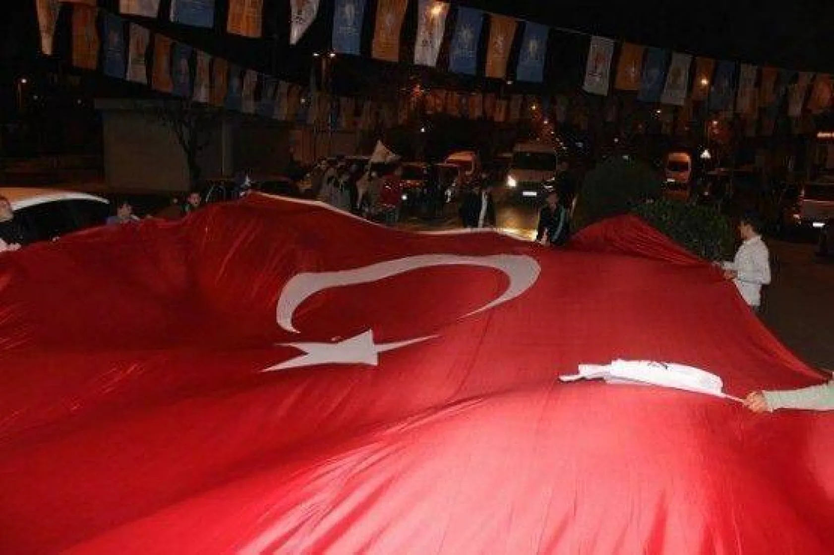 Çanta Evladını Bağrına Bastı