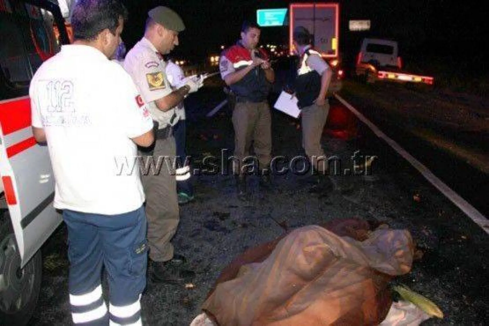 TIR, traktöre, traktör BMW'ye çarptı: 1 ölü 1 yaralı