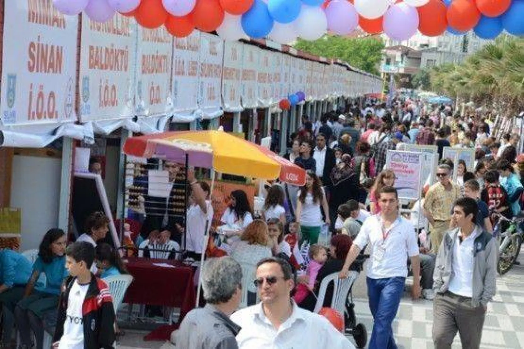 Mezuniyet coşkusu sürüyor