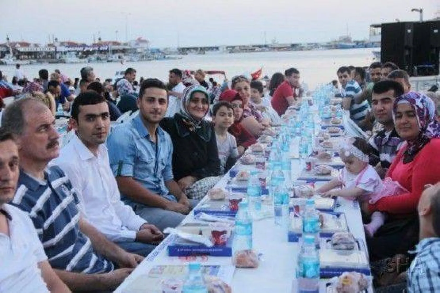Silivri Sahilinde 12 Bin Kişi Birlikte İftar Açtı
