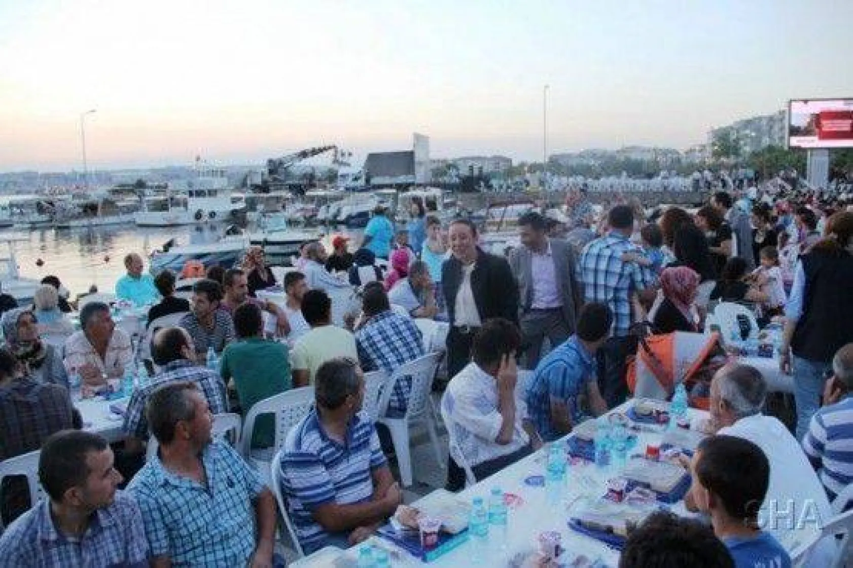 Silivri Sahilinde 12 Bin Kişi Birlikte İftar Açtı