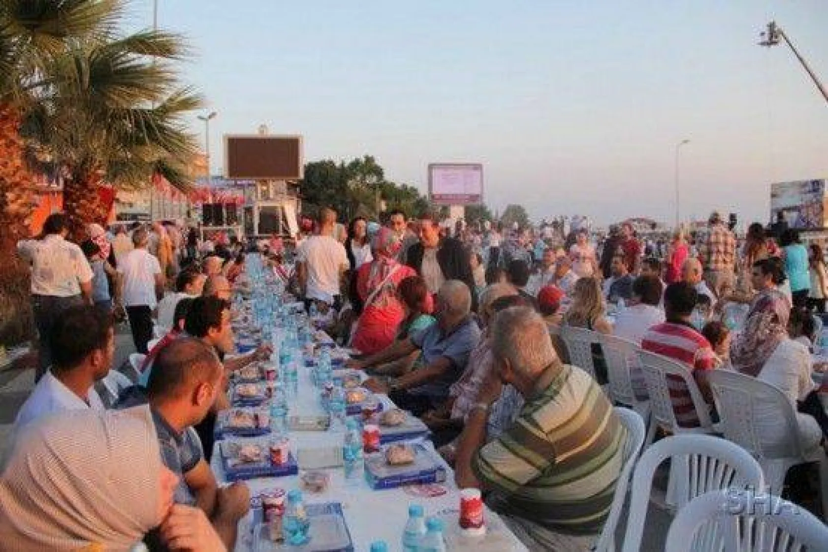 Silivri Sahilinde 12 Bin Kişi Birlikte İftar Açtı