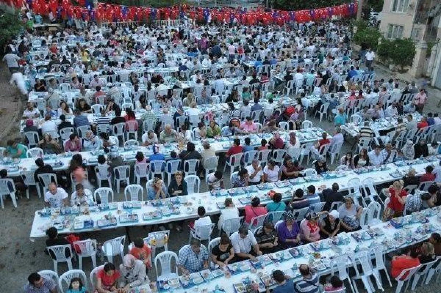 Fatih Mahallesinde 2 Bin 500 El Semaya Açıldı