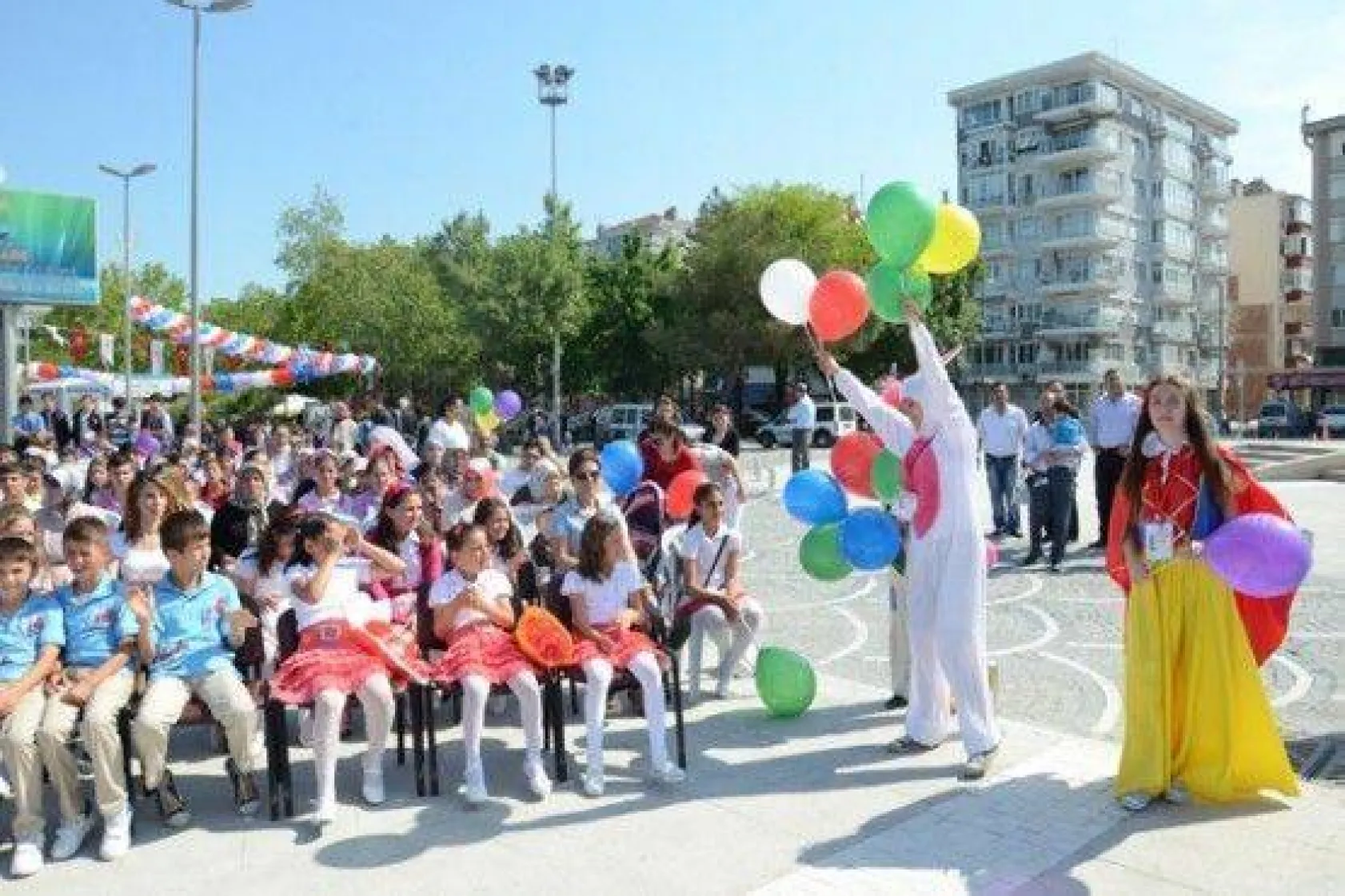 Mezuniyet coşkusu sürüyor