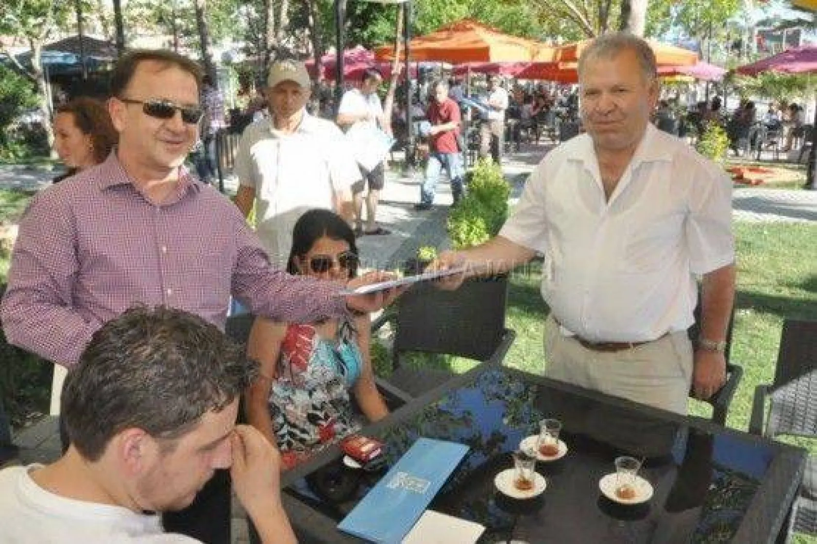 Işıklar'dan Babalara Kravat Hediyesi