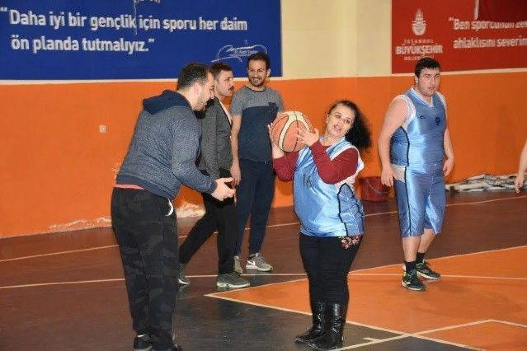 Ak Gençlerden Özel Çocuklara Özel Maç