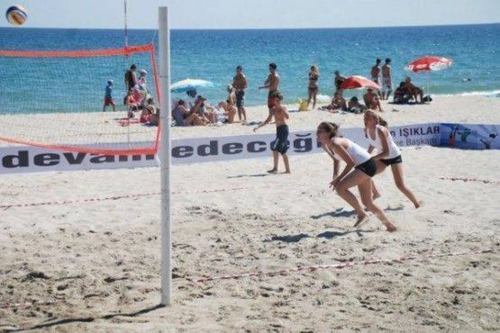 Gümüşyaka'da Beach Volley Turnuvası