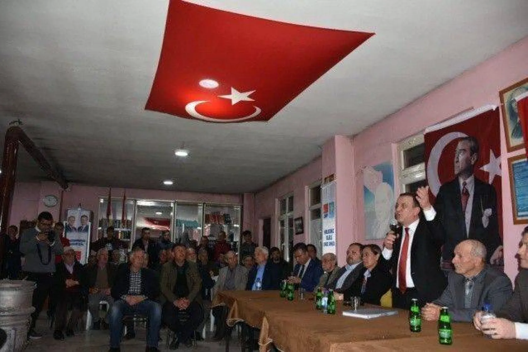 Işıklar Aynı Gece 4 Mahallede Coşkulu kalabalıklarla karşılandı