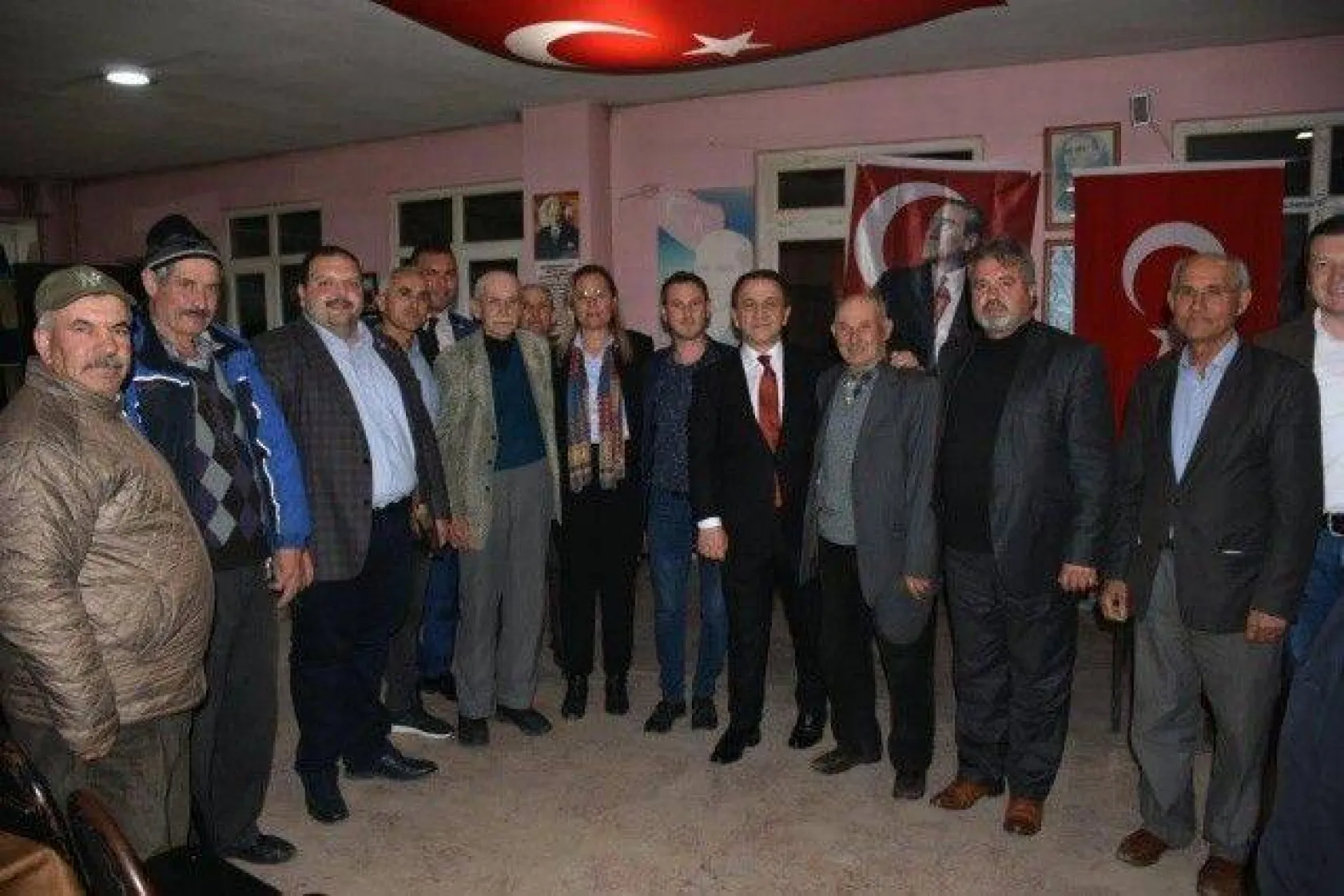 Işıklar Aynı Gece 4 Mahallede Coşkulu kalabalıklarla karşılandı