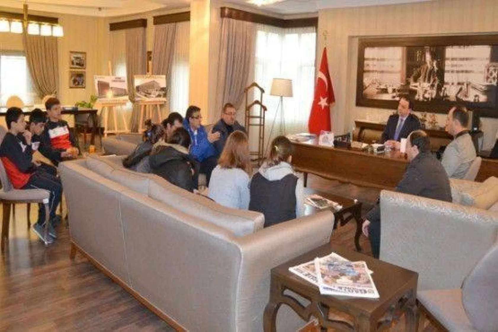 Voleybolculara Işıklar'dan Malzeme Desteği