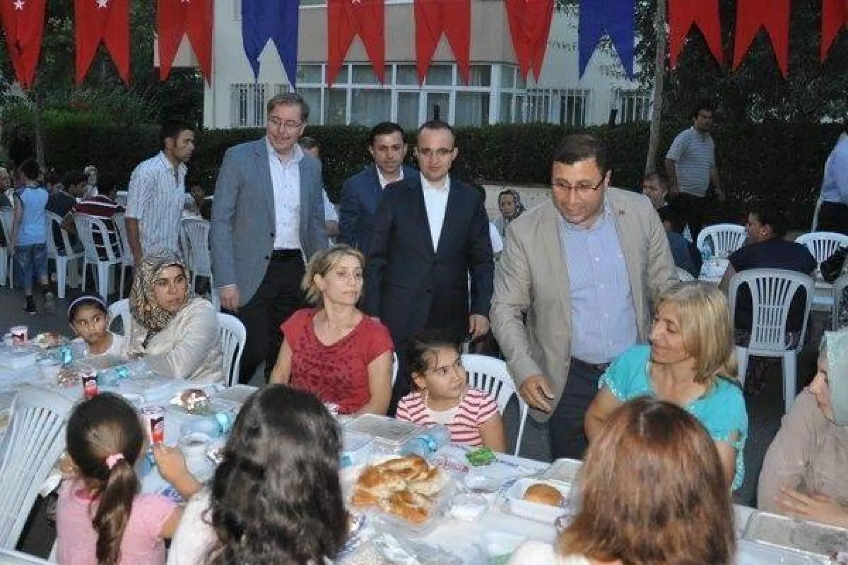 Vefa İftarına 2 Vekil 4 Bin Vatandaş Katıldı