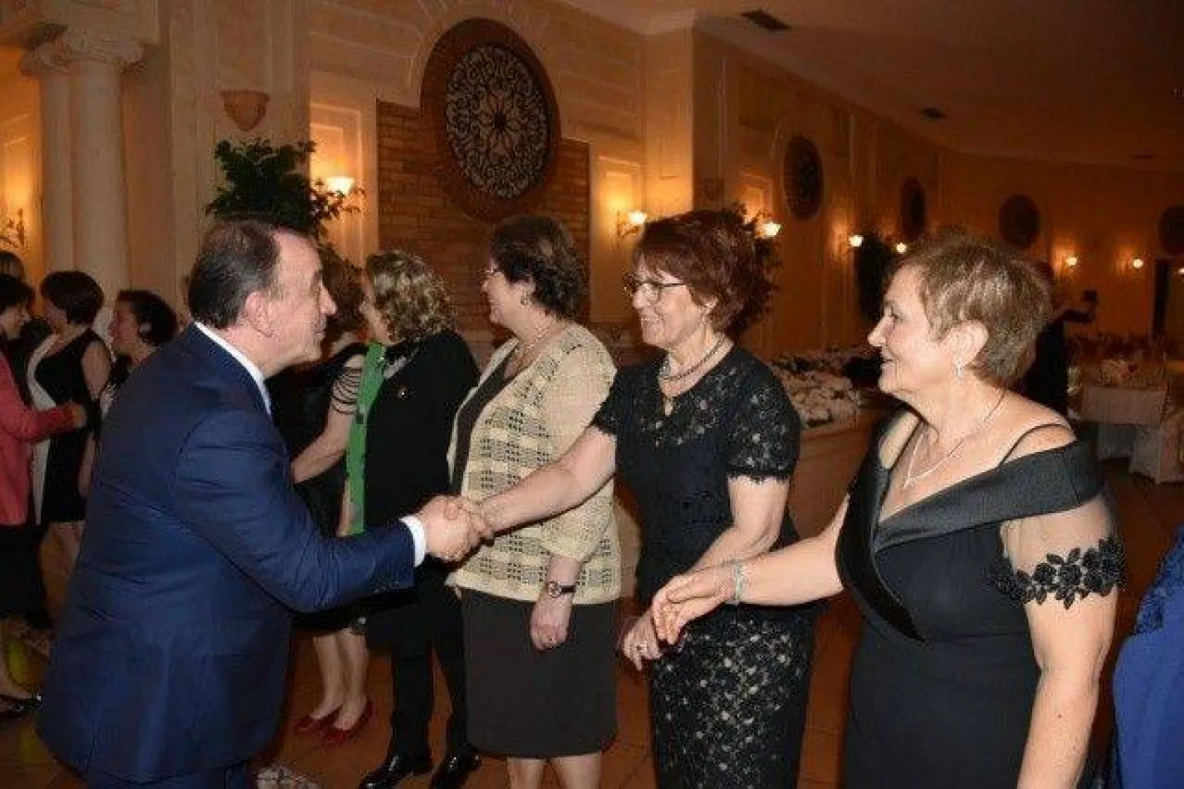 Kadınlardan Işıklar'a Sevgi Seli