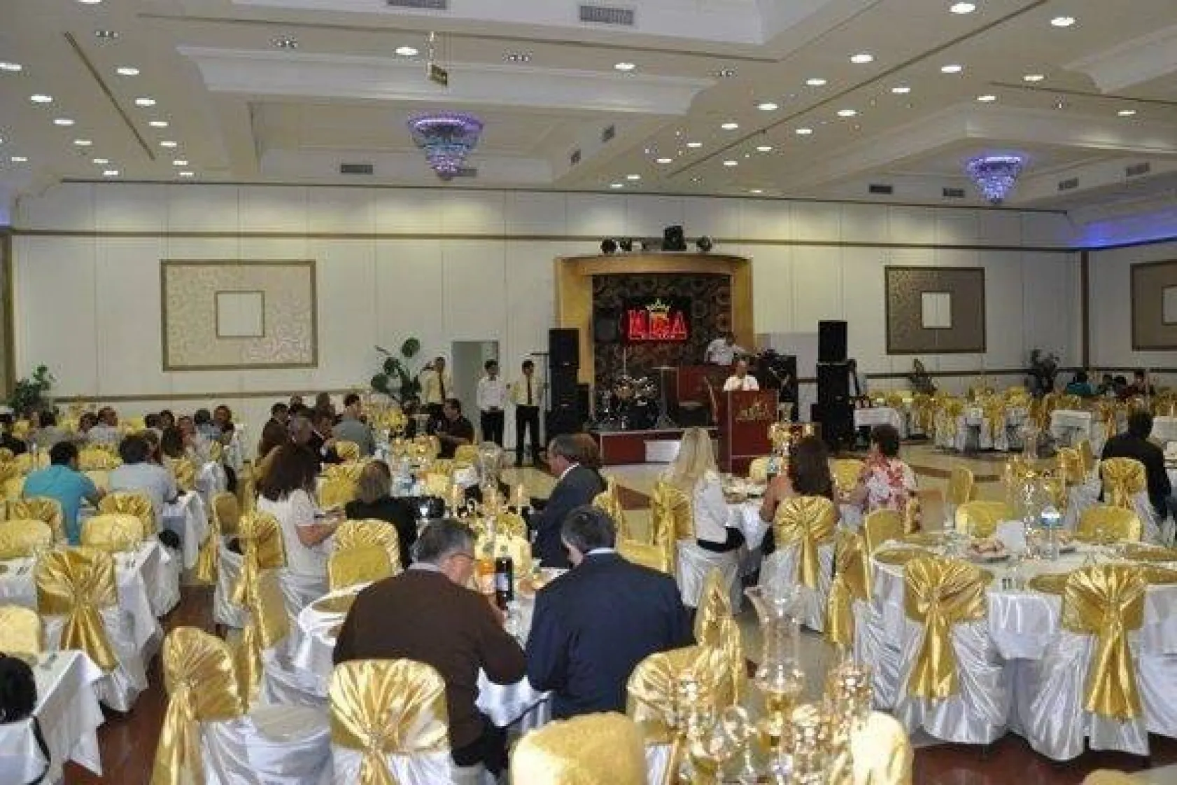 Silivri Lisesi mezunları kaynaşma yemeğinde buluşt