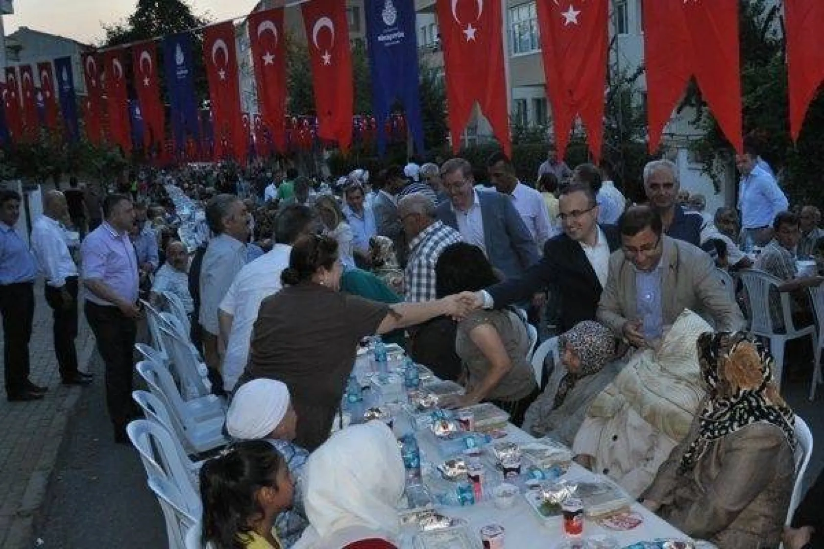 Vefa İftarına 2 Vekil 4 Bin Vatandaş Katıldı