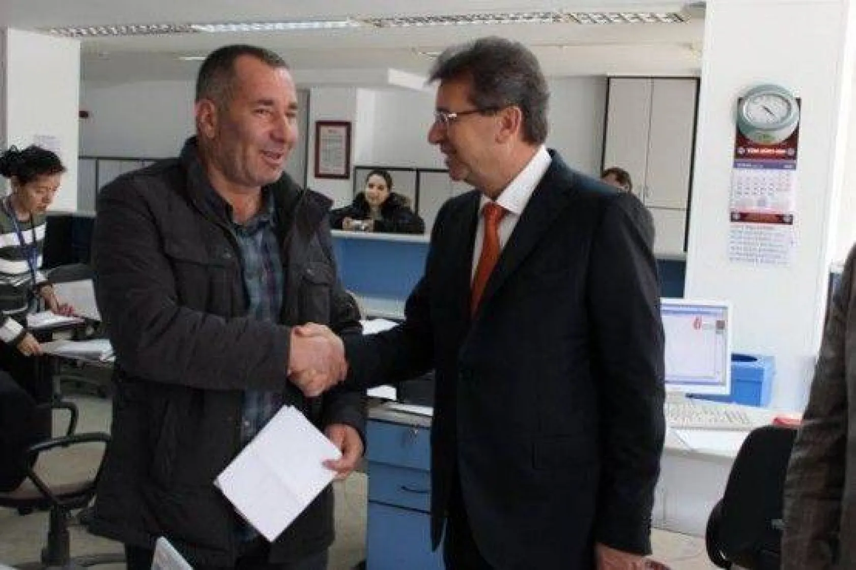 Sert ziyaretlerini hız kesmeden sürdürüyor