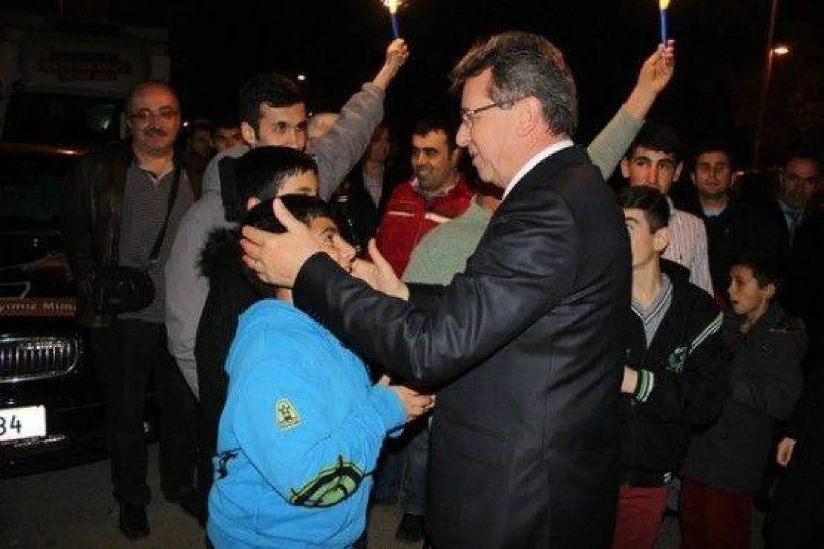 Çanta Evladını Bağrına Bastı