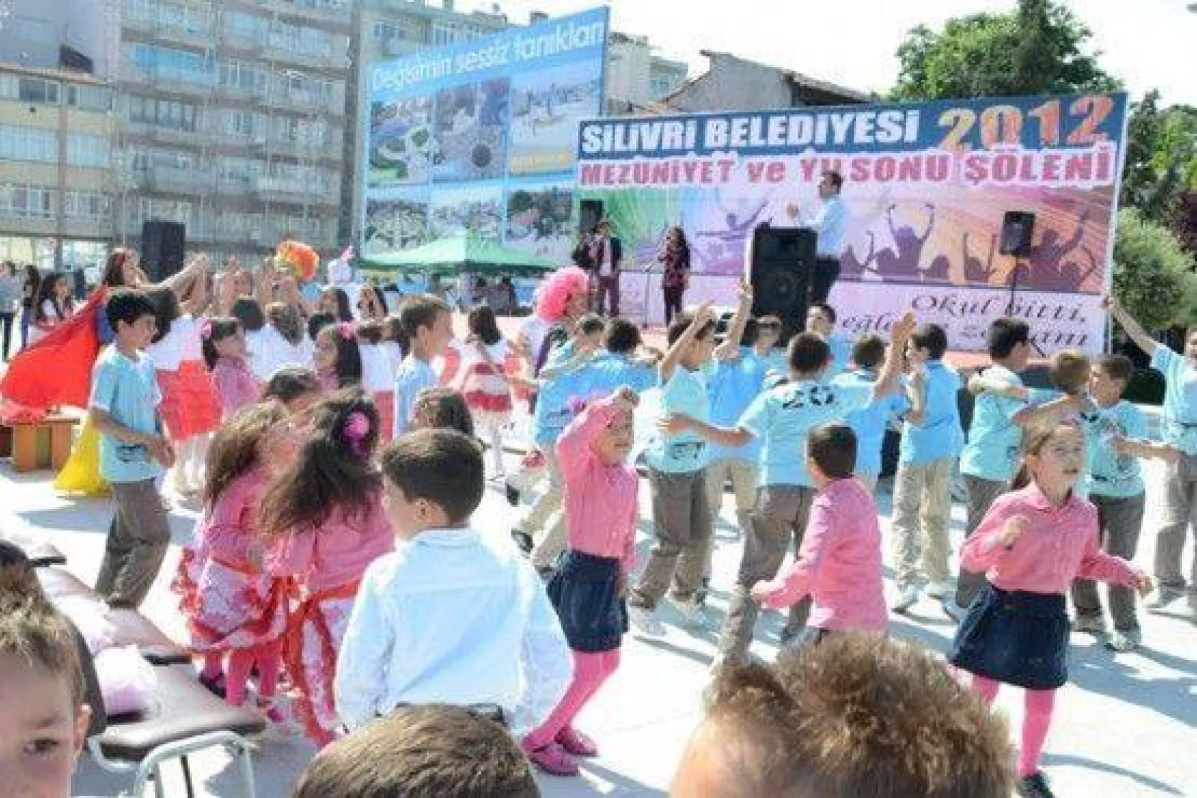 Mezuniyet coşkusu sürüyor