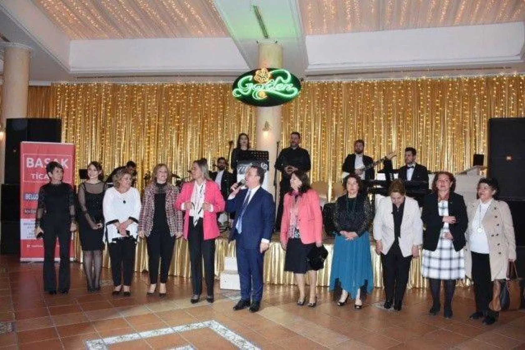 Kadınlardan Işıklar'a Sevgi Seli