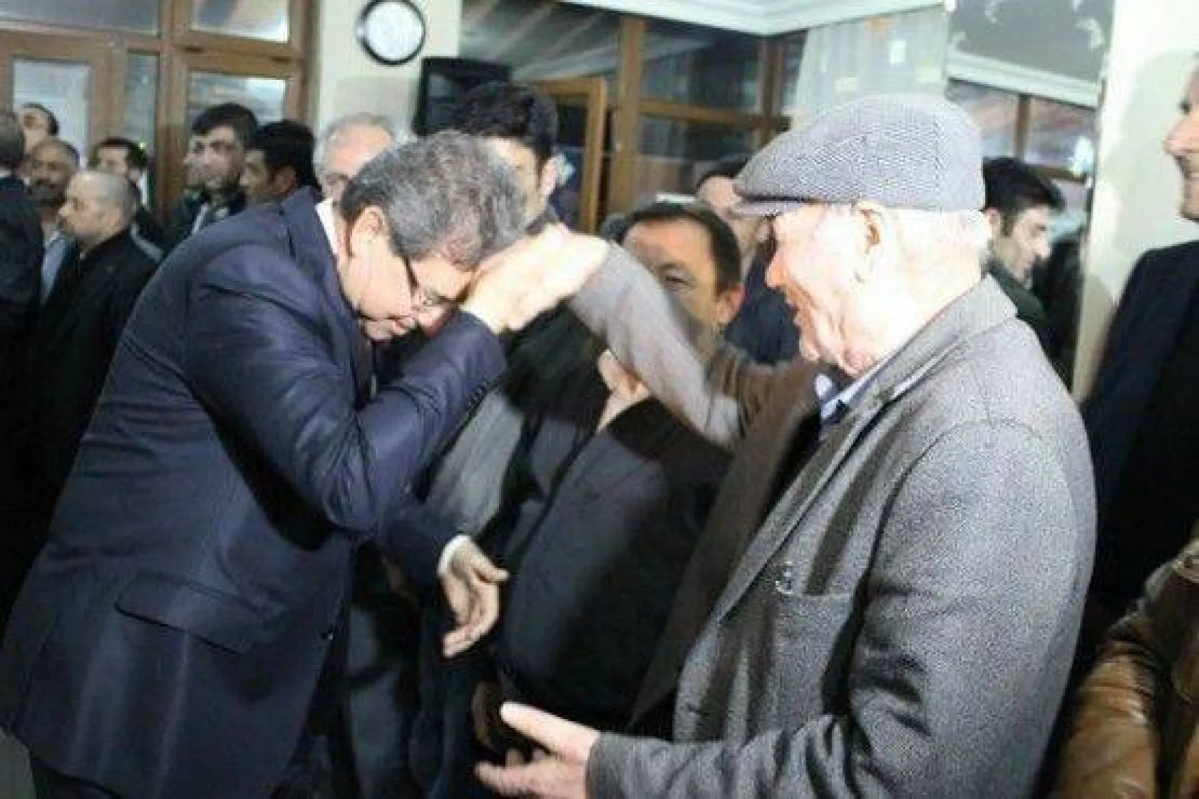 Çanta Evladını Bağrına Bastı