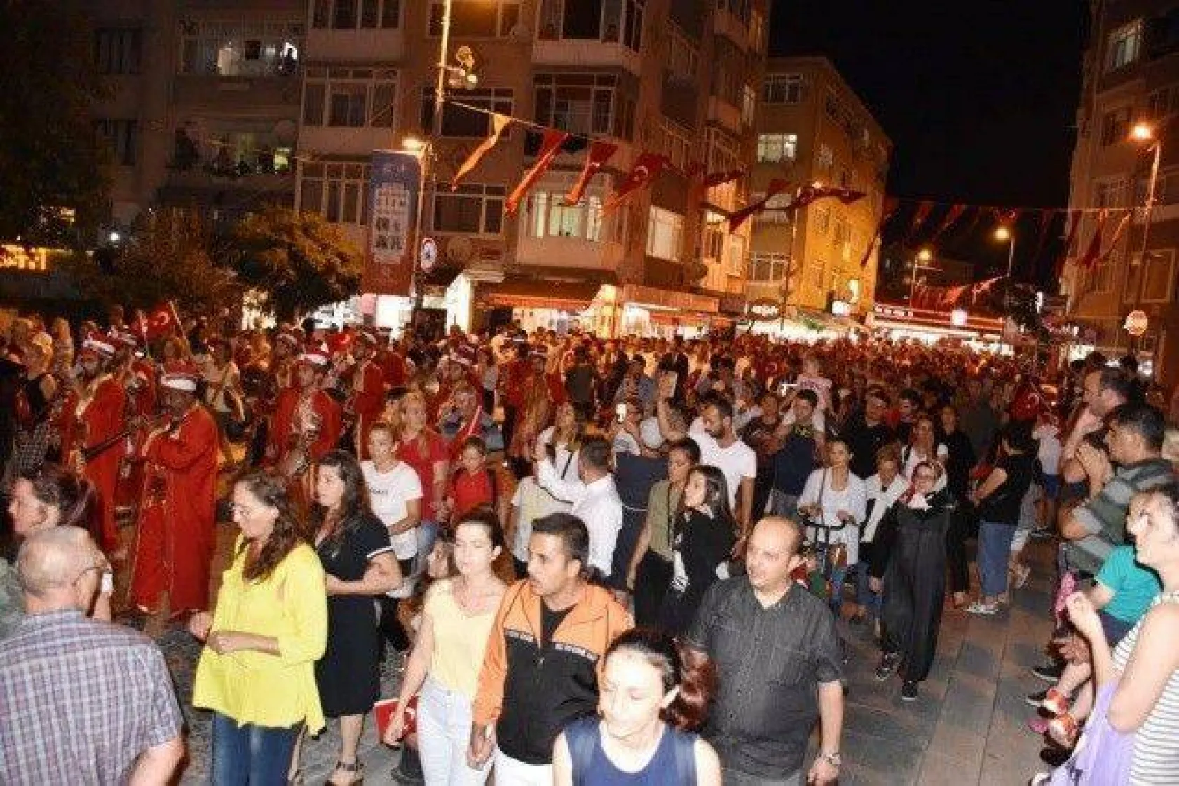 30 Ağustos coşkusu sokaklara taştı