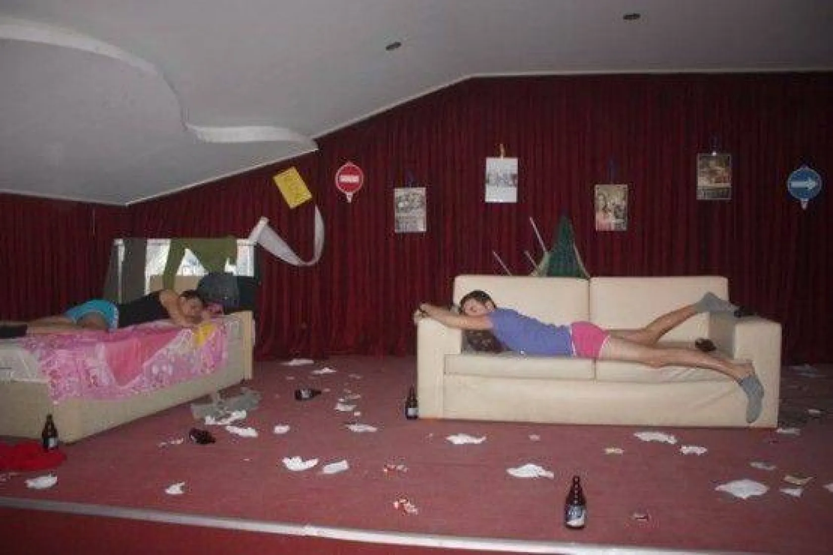 Ev Ev Değil Tımarhane Ayakta Alkışlandı