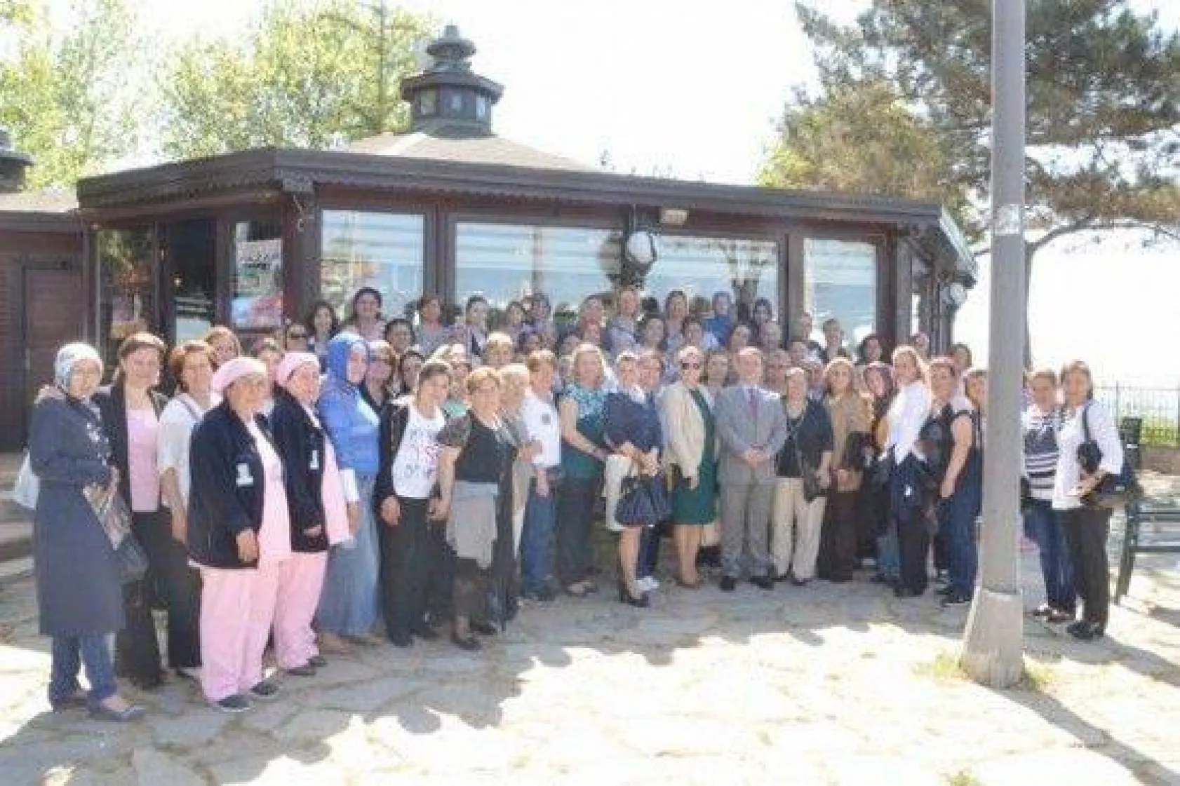 Gümüşyakalı Kadınlar Belediyenin Hizmetlerini İnce