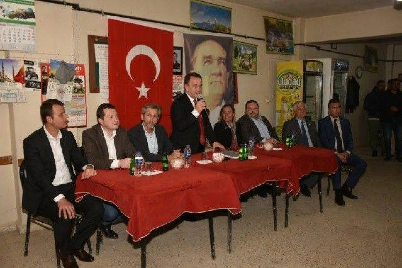 Işıklar Aynı Gece 4 Mahallede Coşkulu kalabalıklarla karşılandı