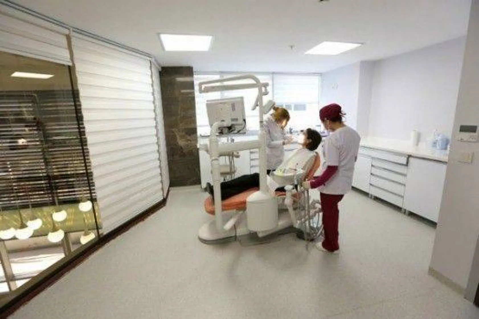 İstanbul Aydın Üniversitesi Diş Hekimliği Fakültesi'nden Hizmet Hastanesi