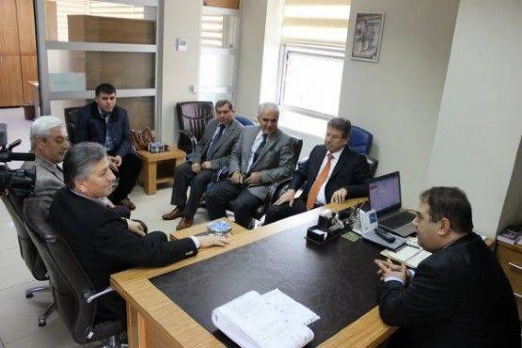 Sert ziyaretlerini hız kesmeden sürdürüyor