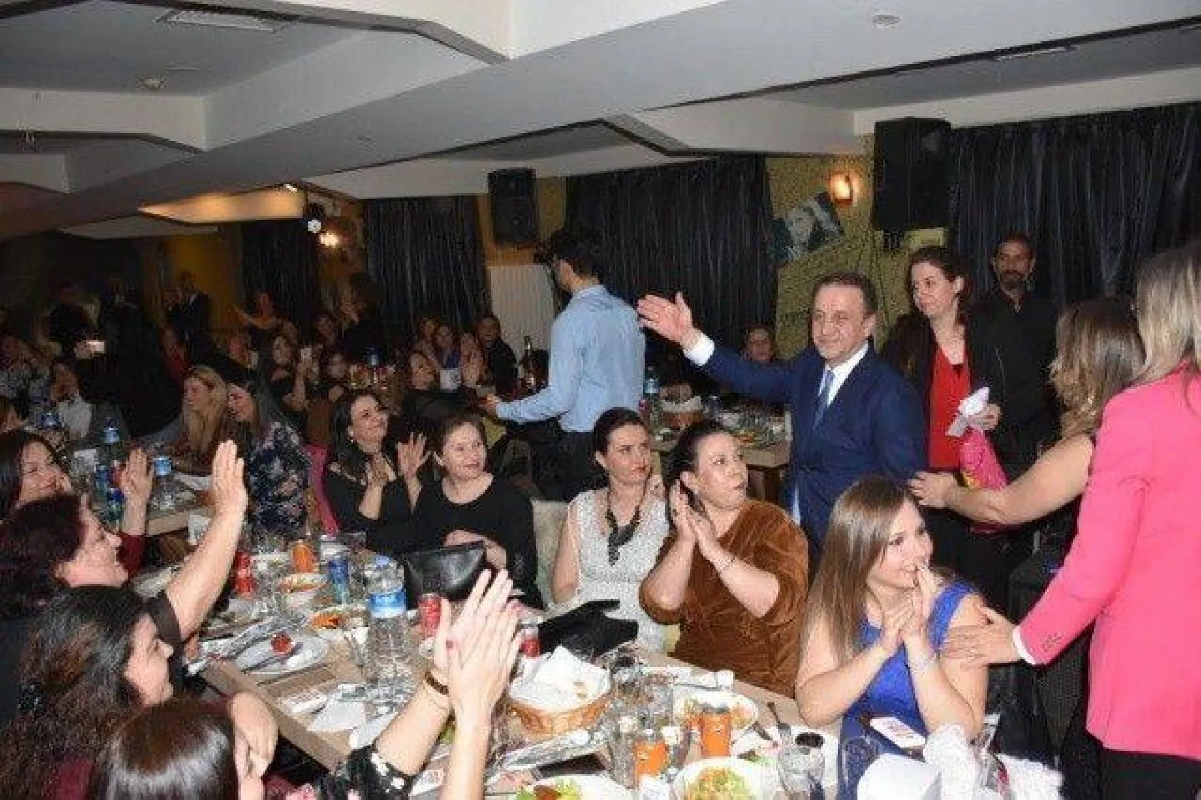 Kadınlardan Işıklar'a Sevgi Seli