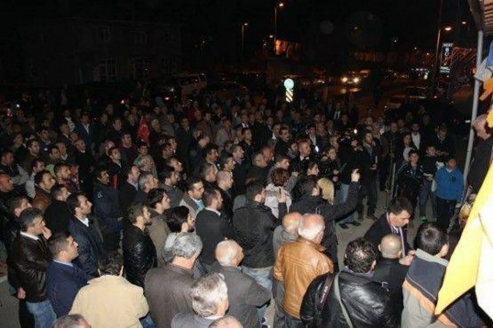 Çanta Evladını Bağrına Bastı