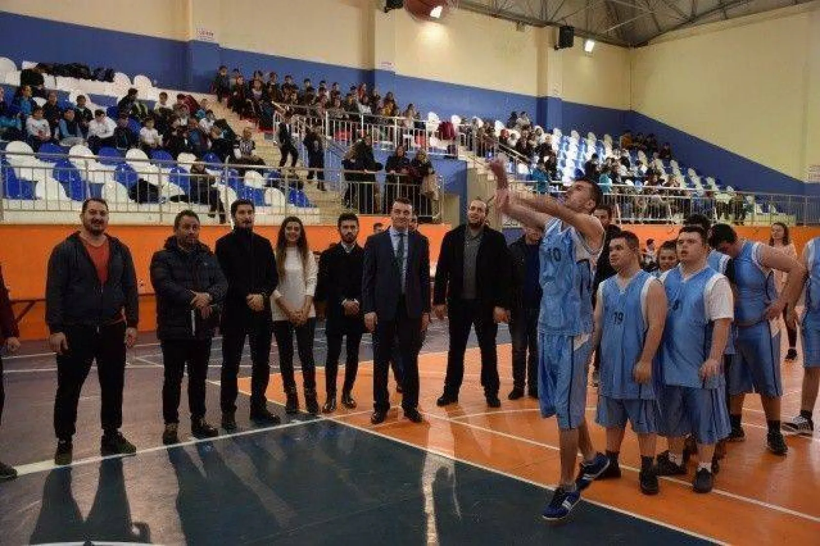 Ak Gençlerden Özel Çocuklara Özel Maç