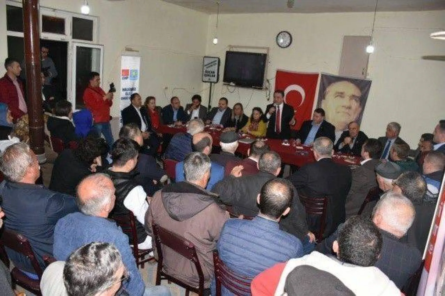 Işıklar Aynı Gece 4 Mahallede Coşkulu kalabalıklarla karşılandı