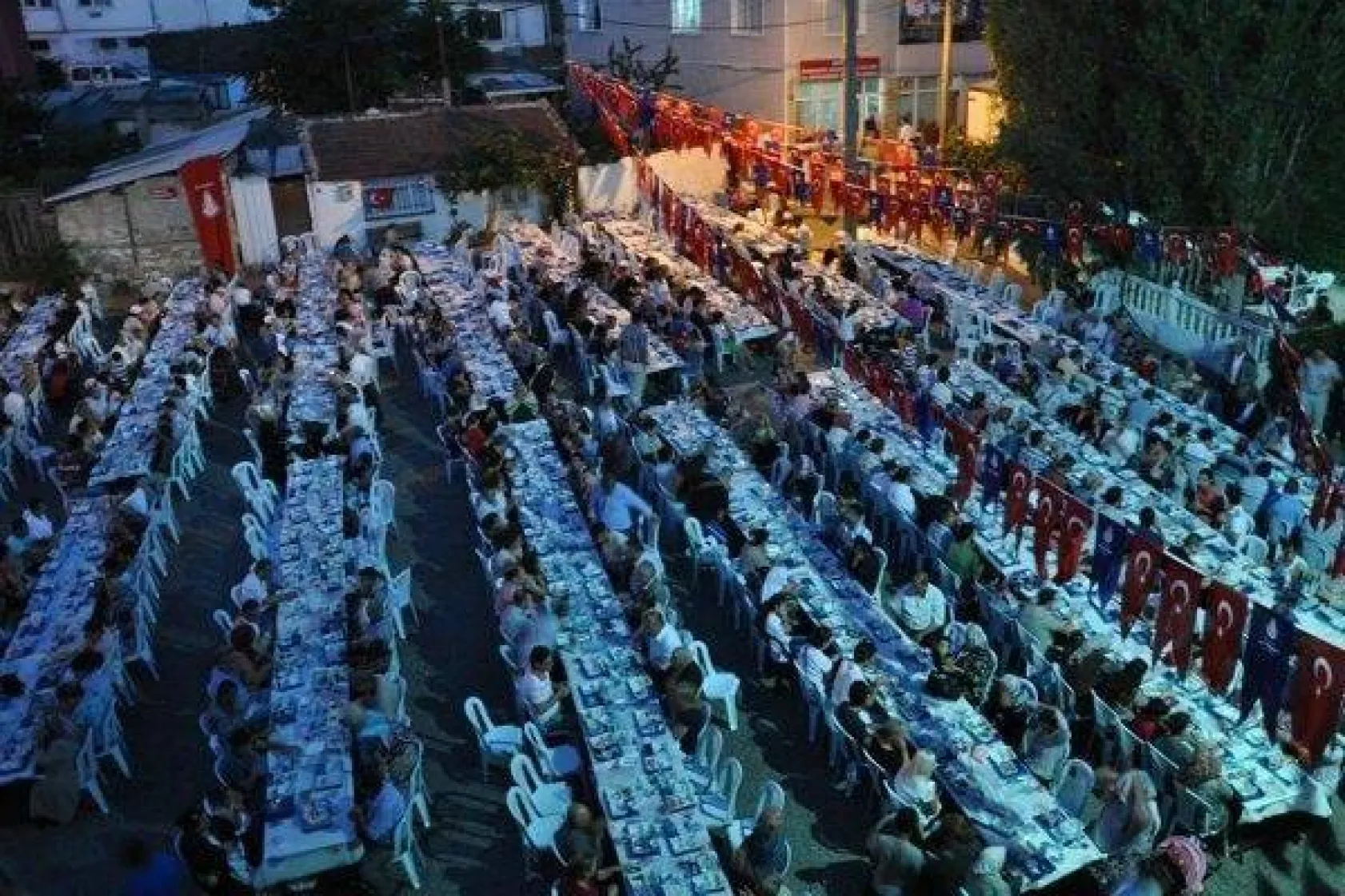 Fatih Mahallesinde 2 Bin 500 El Semaya Açıldı